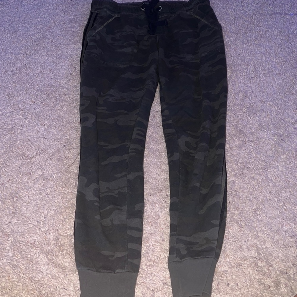 sanctuary army sweatpants. Color: forest camo. Condition: lightly worn.